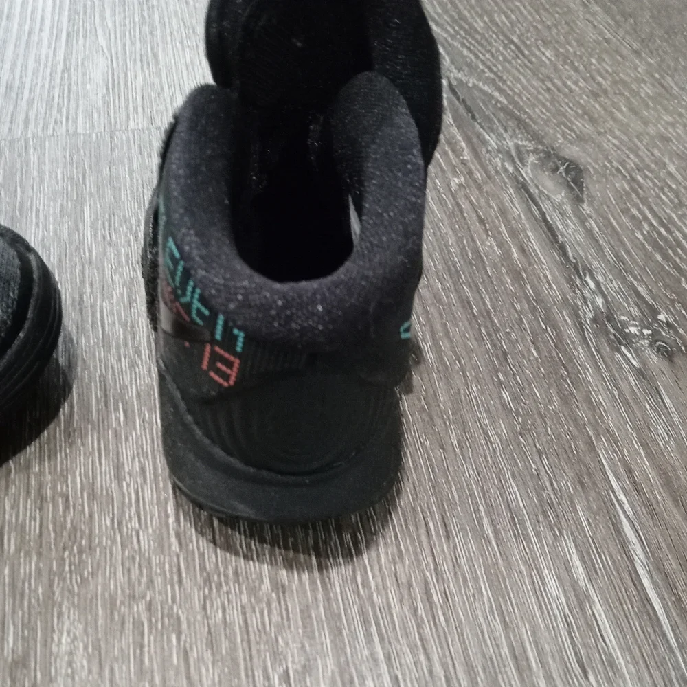 😍Kids Nike Kyrie 6 Unisex Nike sneakers😍 - Picture 3 of 7